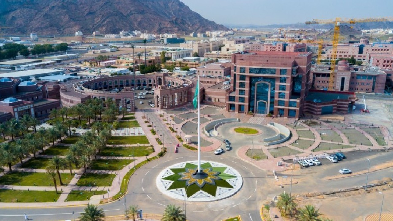 استمرار التسجيل في برامج الدراسات العليا بجامعة طيبة