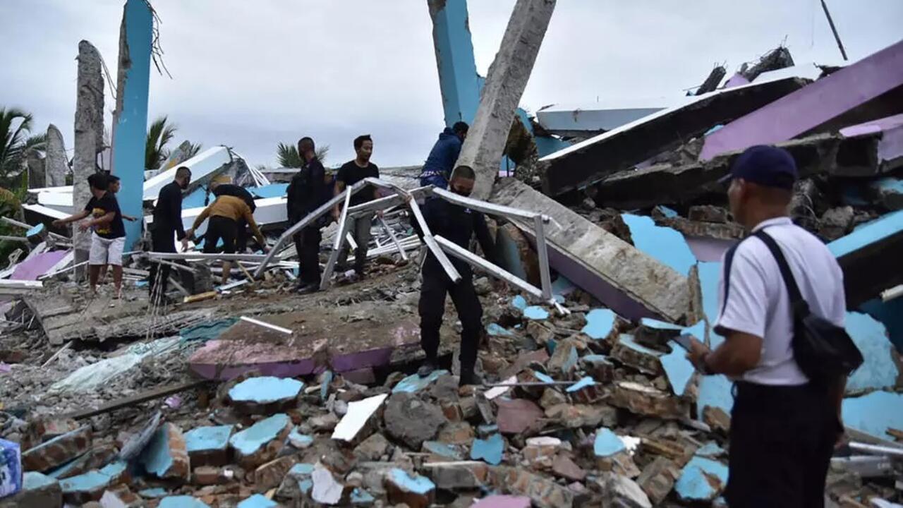 زلزال قوي يضرب جزيرة” سيرام” في إندونيسيا وخبراء يكشفون سبب حدوث زلزال كل 90 ثانية