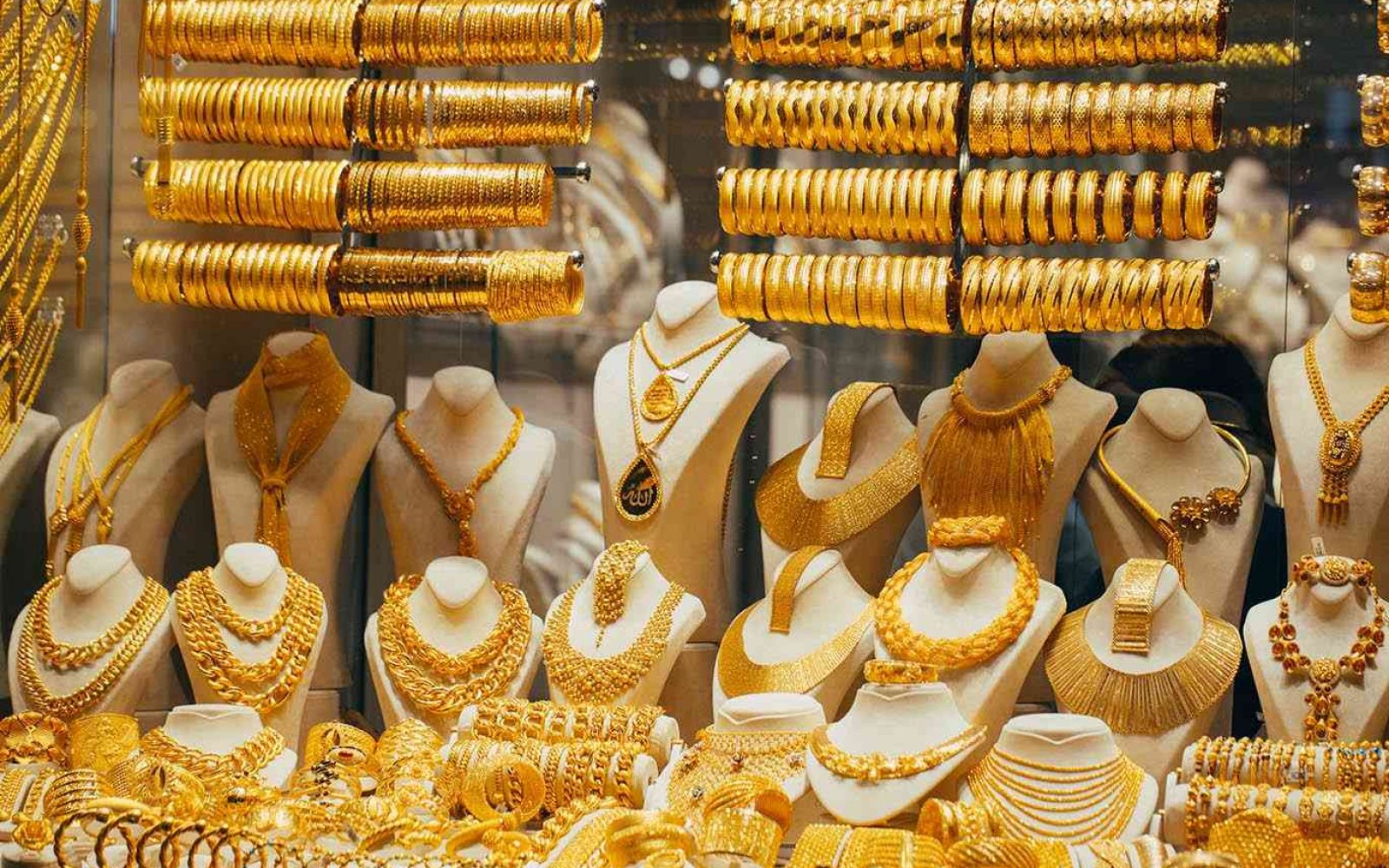هتلبس الدبل قريب.. أسعار الذهب وسبائك الذهب اليوم الأحد 29 يونيو 2025