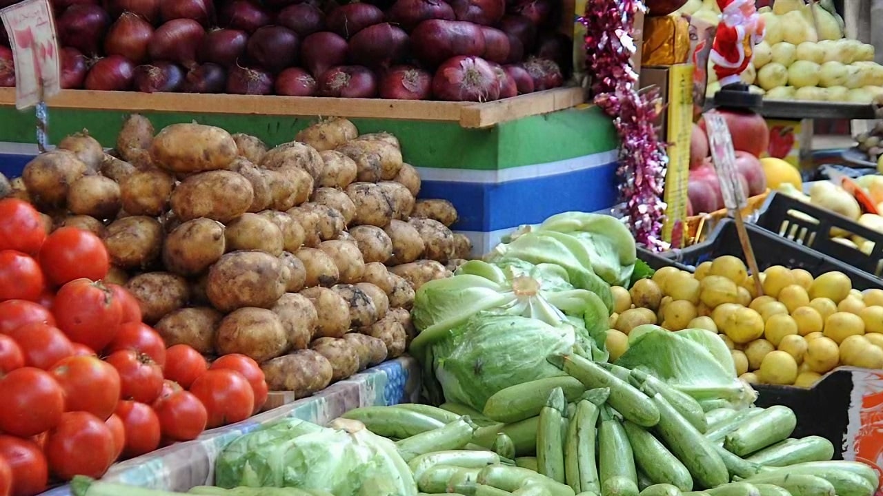 أسعار الخضروات والفاكهة في سوق العبور اليوم السبت 23 أغسطس 2025