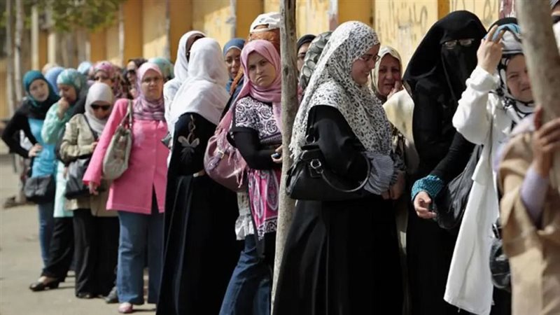 لربات المنزل.. شروط الحصول على معاش شهري ثابت