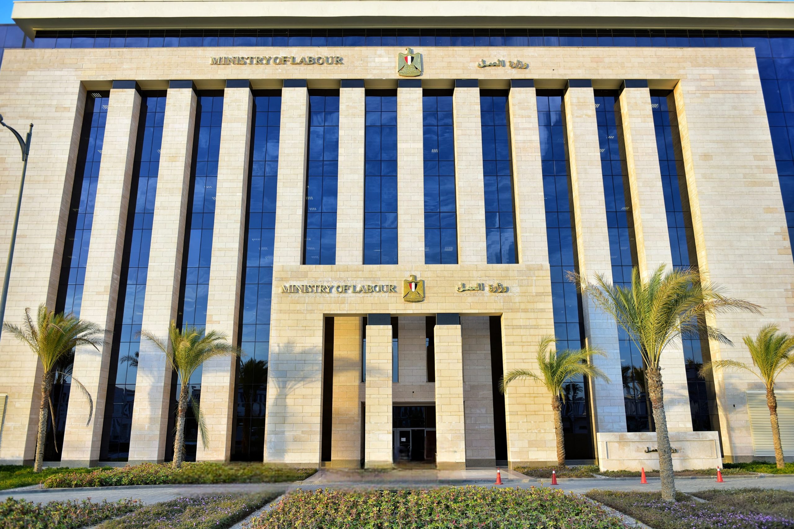 رواتب تصل لـ 10 آلاف جنيه.. العمل تعلن عن 90 وظيفة جديدة خلال سبتمبر 2025