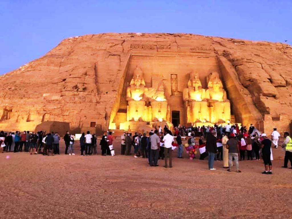 اليوم.. ظاهرة تعامد الشمس على وجه الملك رمسيس الثاني