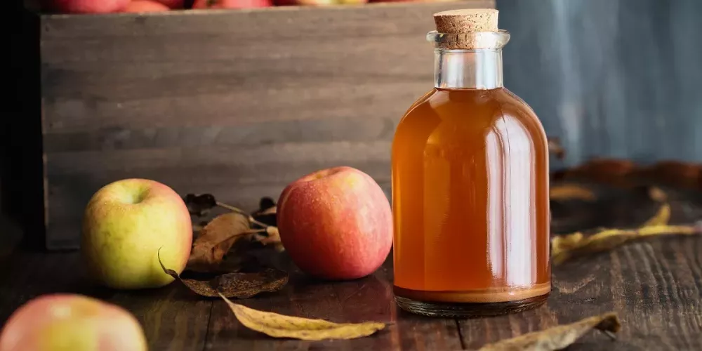 يضر بالقلب والأسنان.. أضرار غير متوقعة لاستخدام خل التفاح بهذه الطريقة