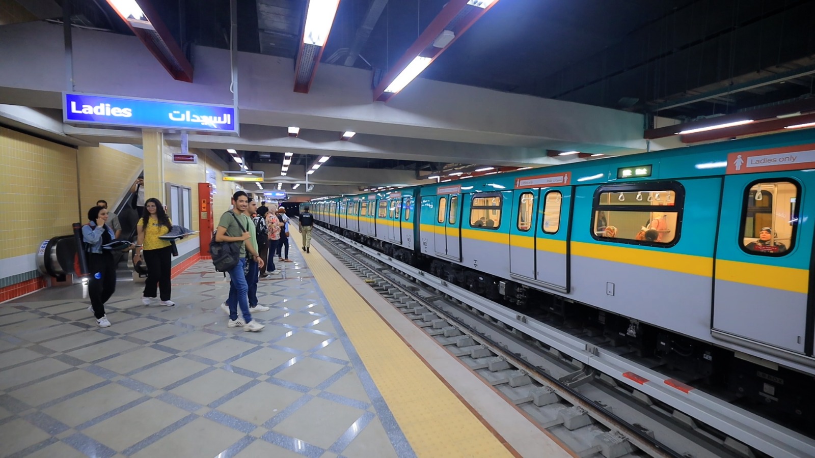 بعد تغيير الساعة.. مواعيد خطوط مترو الأنفاق والقطار الكهربائي الجديدة