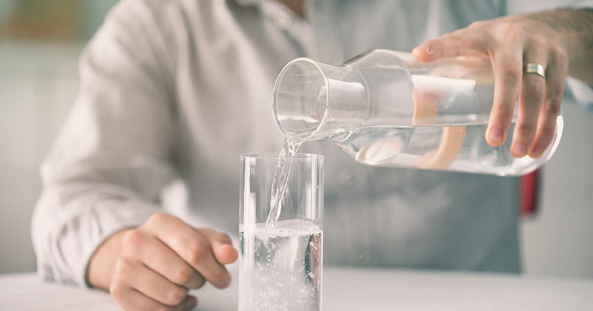 للحفاظ على صحة ونشاط الكلى.. التوقيت المناسب لشرب الماء